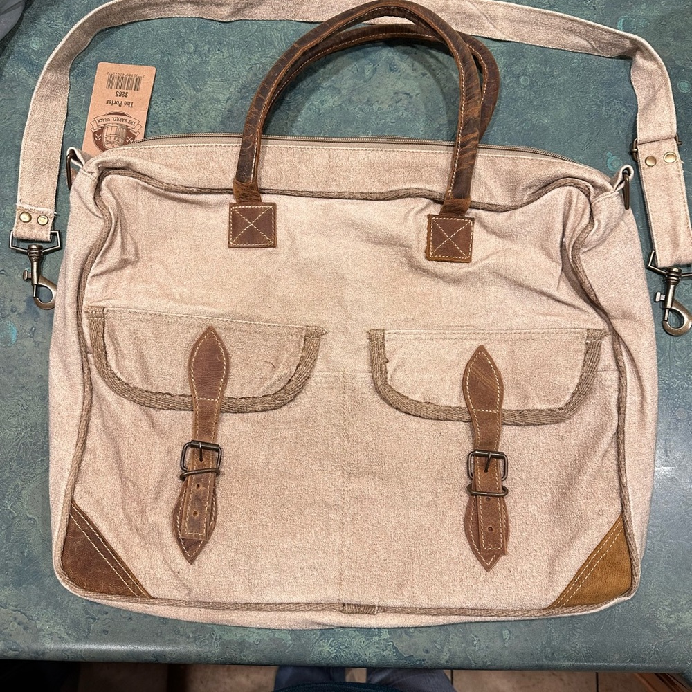 BARRELL SHACK SATCHEL- NWT